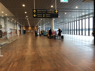 Copenhagen Airport - arrival by train