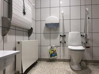 Copenhagen Airport - Terminal 2 - Toilets next to meeting point