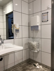 Copenhagen Airport - Terminal 2 - Toilets next to meeting point