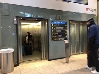 Copenhagen Airport - Terminal 2 - Toilets at P8