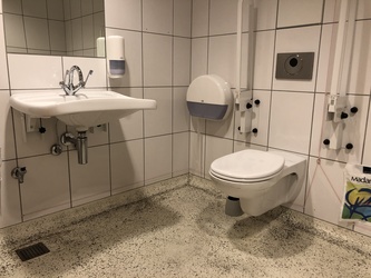 Copenhagen Airport - Toilets (after security) - at Gate 18