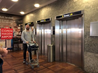 Copenhagen Airport - Toilets (after security) - in Terminal 2 at the shops