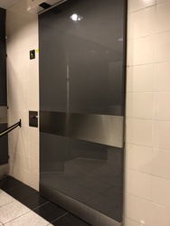 Copenhagen Airport - Toilets (after security) - in Terminal 2 at the shops