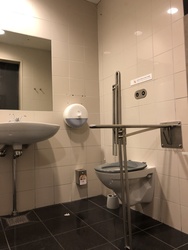 Copenhagen Airport - Toilets (after security) - in Terminal 2 at the shops