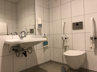 Copenhagen Airport - Toilets (after security) - at Gate F7